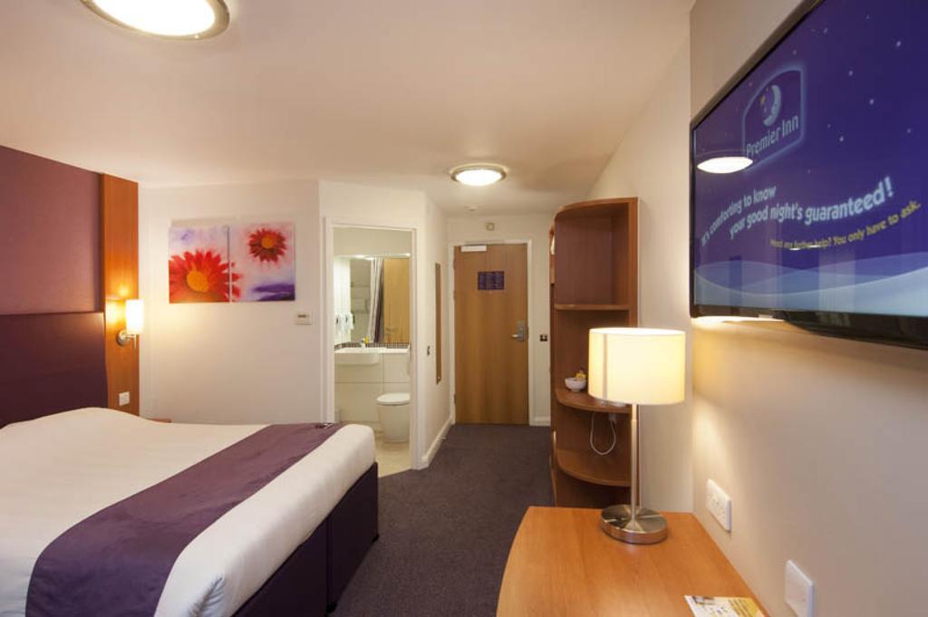 Premier Inn Tonbridge Buitenkant foto