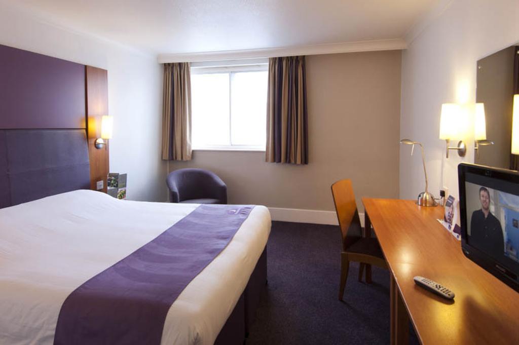 Premier Inn Tonbridge Buitenkant foto
